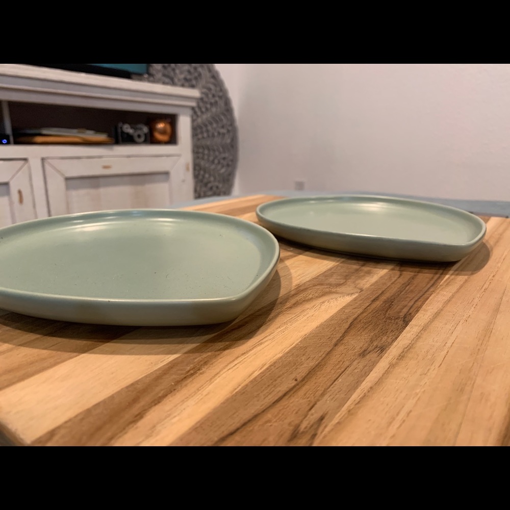 Plates - Picture 2 of 3
